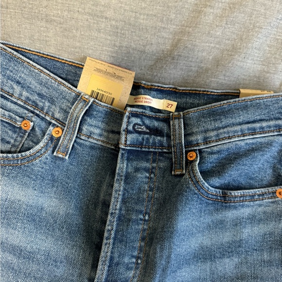 NWT Levi’s Wedgie Straight - Light Medium Wash - Picture 2 of 7